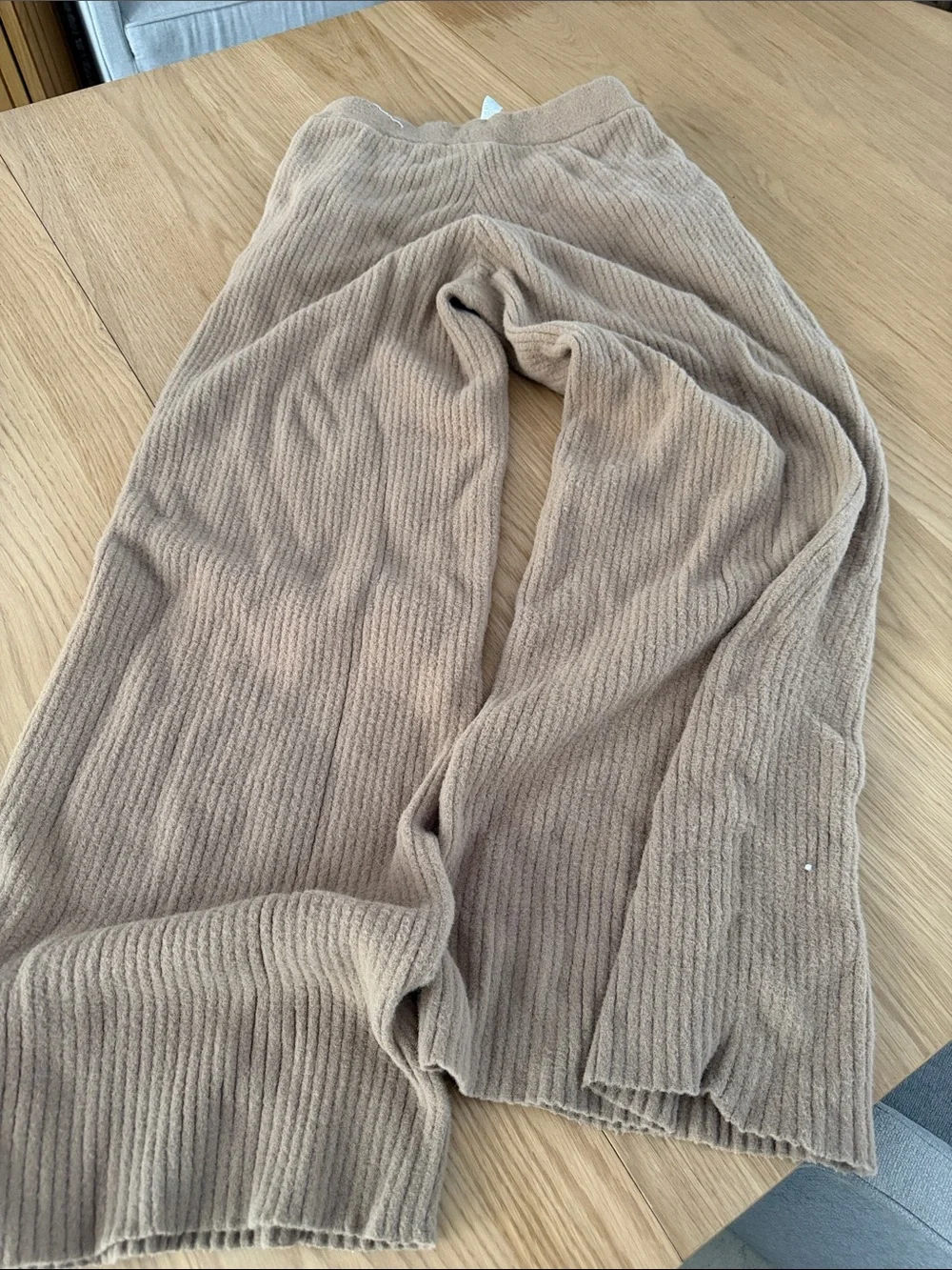 Alo size M women’s snuggle up sweater high waist wide leg pant